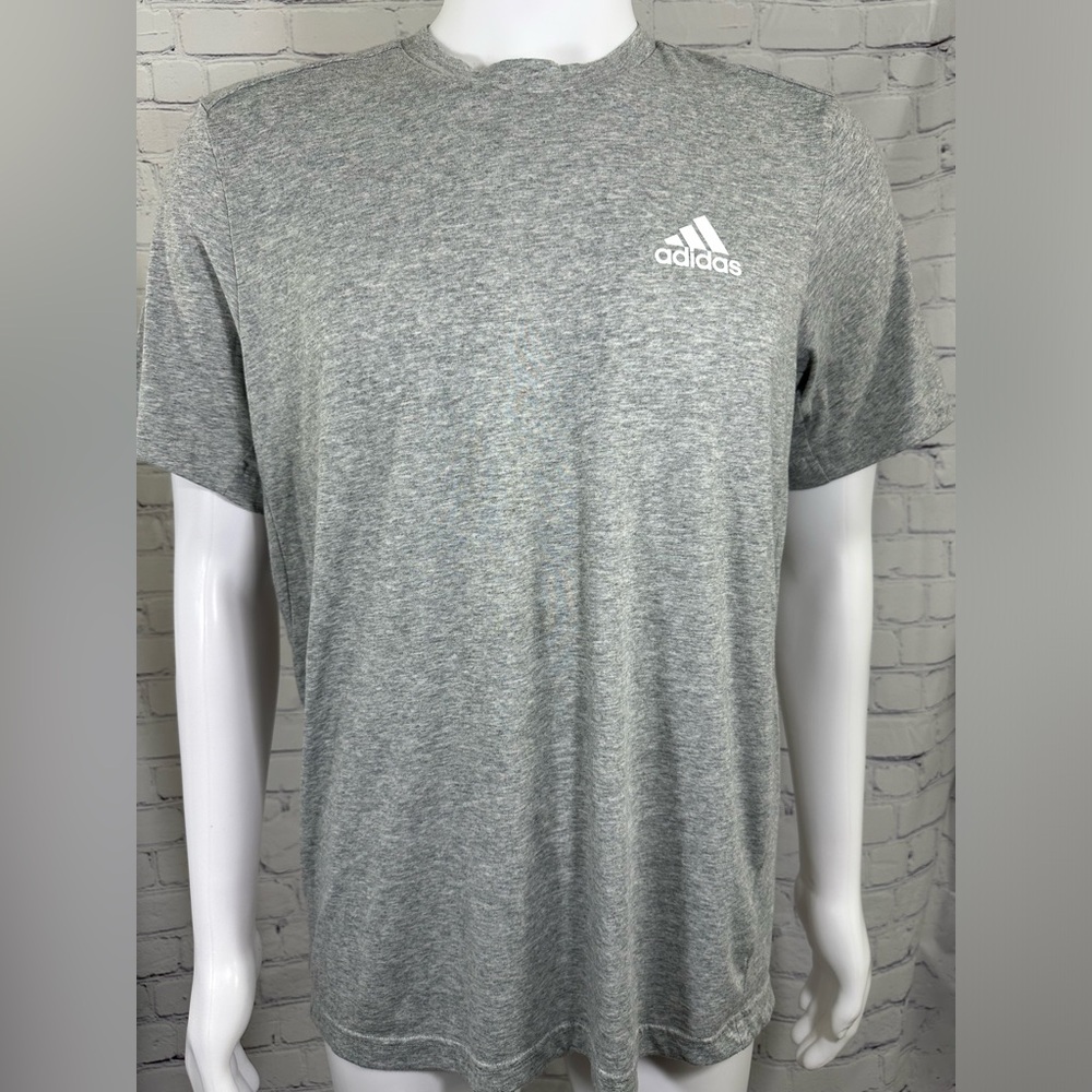 Men’s sz M adidas shirt